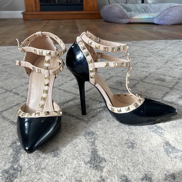 Black Studded Heels Size 7 - Picture 2 of 3